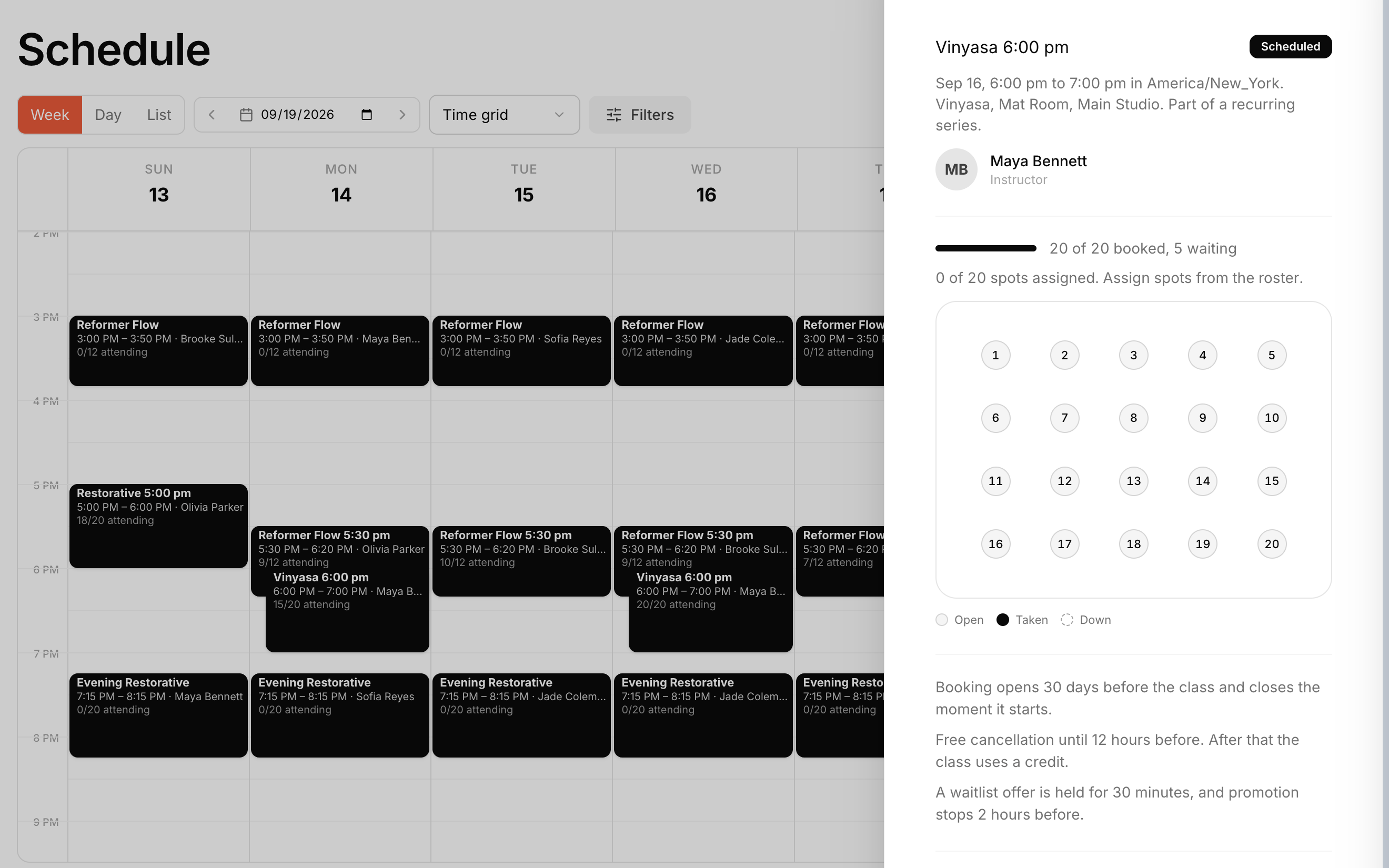 A Vinyasa class with 20 booked places, five waiting clients, a room map and booking policies.